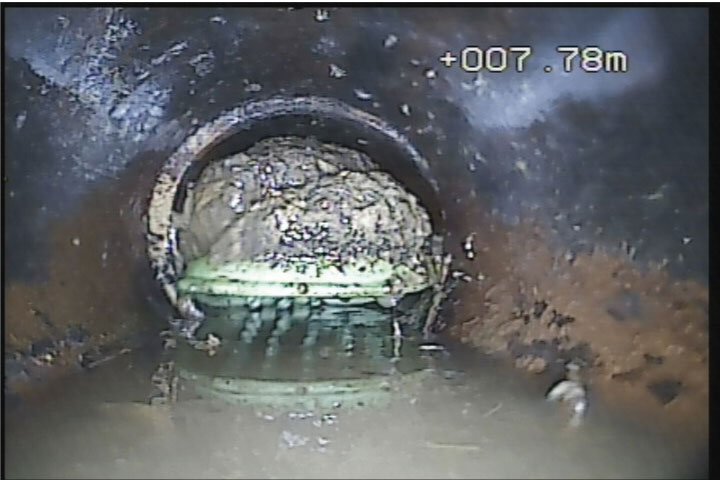 Rohrkamera-Foto: Rohrverstopfungen